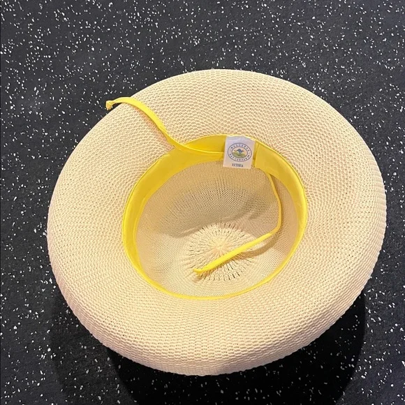 Yellow wallaroo packable Victoria - Picture 2 of 4